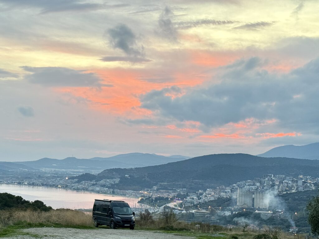 Campervan Hope in Griechenland an der Küste